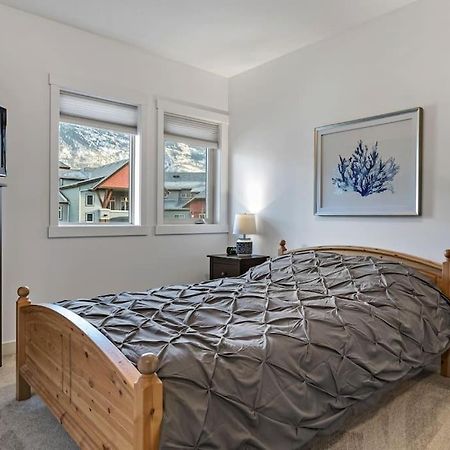 Mountain Retreat - Modern And Bright With Panorama Views 2 Bedrooms, 4 Beds, Heated All-Year Outdoor Pool, Hottub, Balcony, Banff Park Pass Кенмор Екстер'єр фото