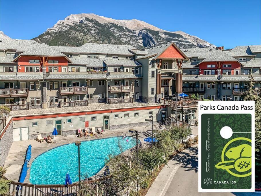 Mountain Retreat - Modern And Bright With Panorama Views 2 Bedrooms, 4 Beds, Heated All-Year Outdoor Pool, Hottub, Balcony, Banff Park Pass Кенмор Екстер'єр фото